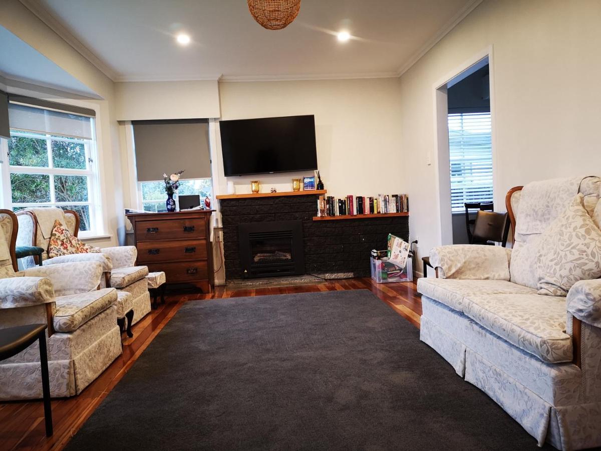 Cheerful 4 Bedroom Holiday Home Rotorua Bagian luar foto