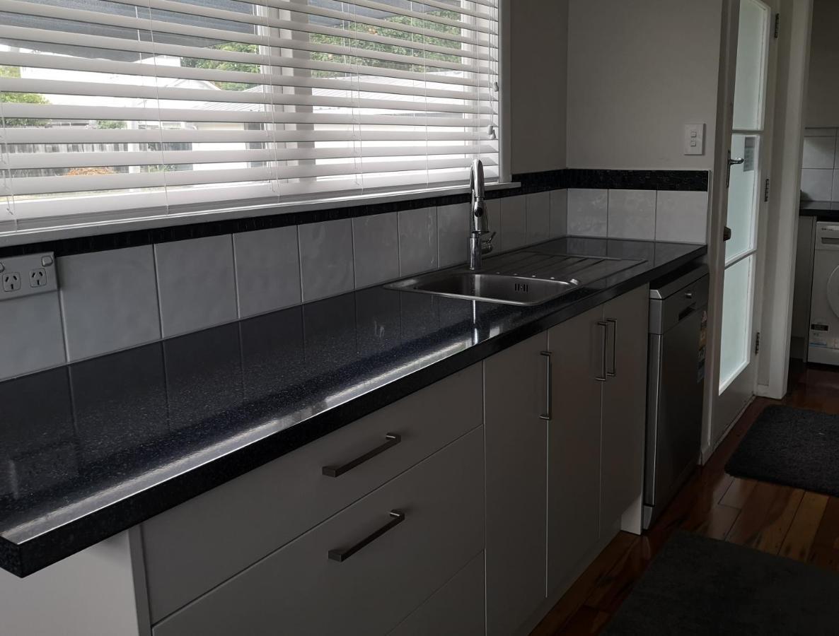 Cheerful 4 Bedroom Holiday Home Rotorua Bagian luar foto