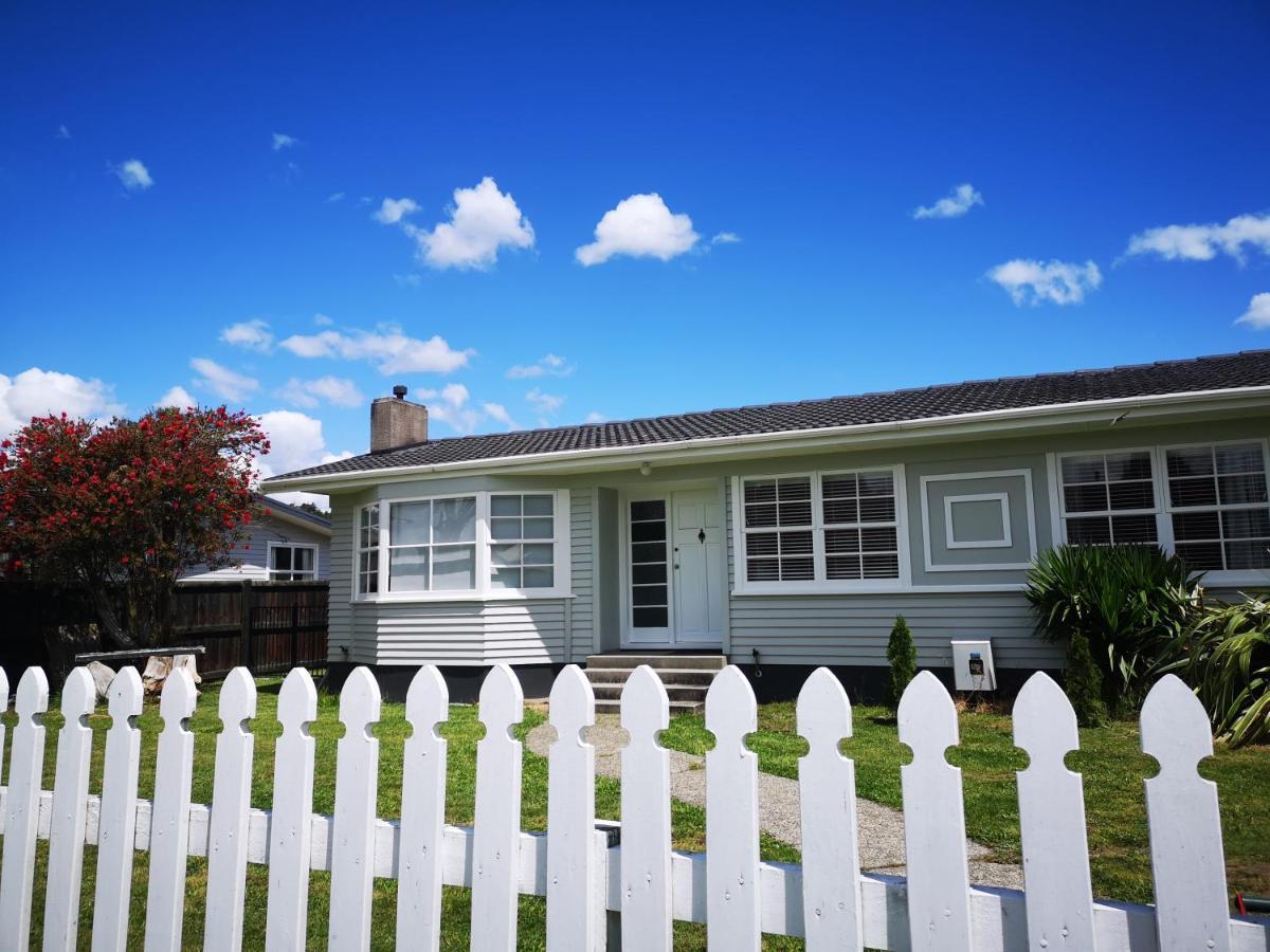 Cheerful 4 Bedroom Holiday Home Rotorua Bagian luar foto
