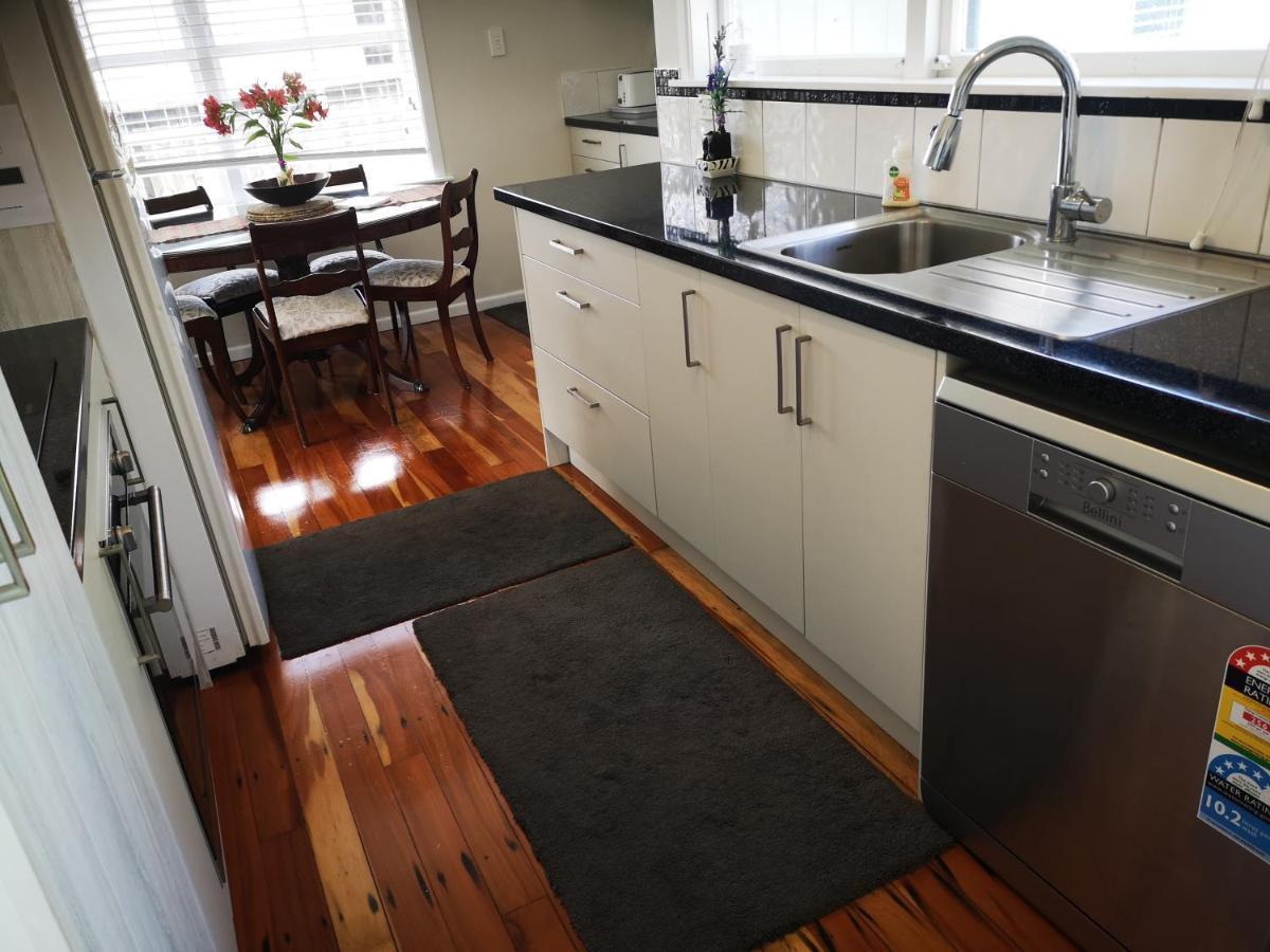 Cheerful 4 Bedroom Holiday Home Rotorua Bagian luar foto