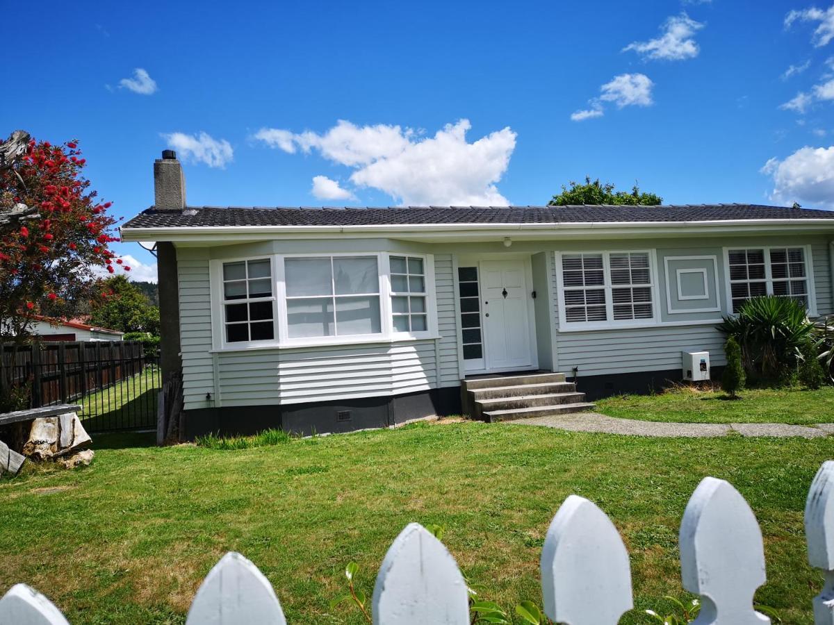 Cheerful 4 Bedroom Holiday Home Rotorua Bagian luar foto