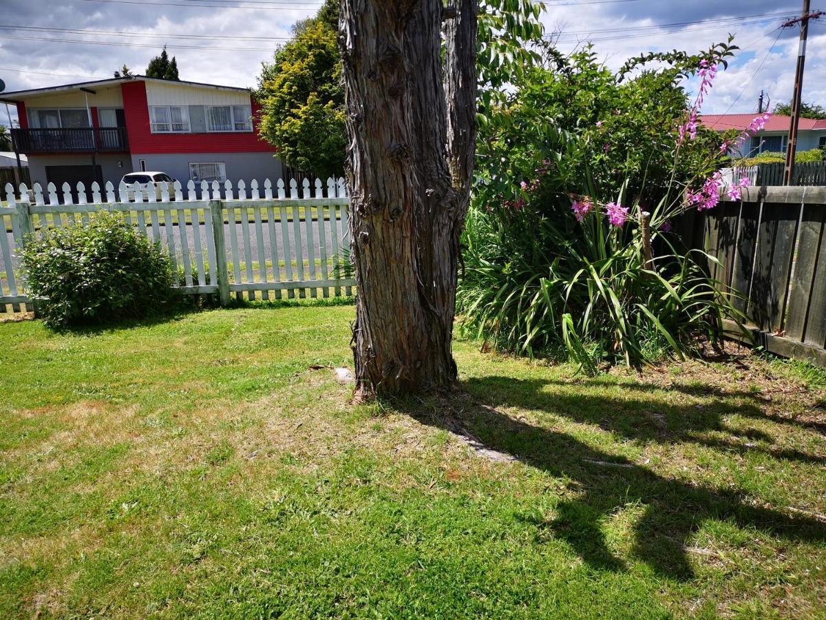 Cheerful 4 Bedroom Holiday Home Rotorua Bagian luar foto